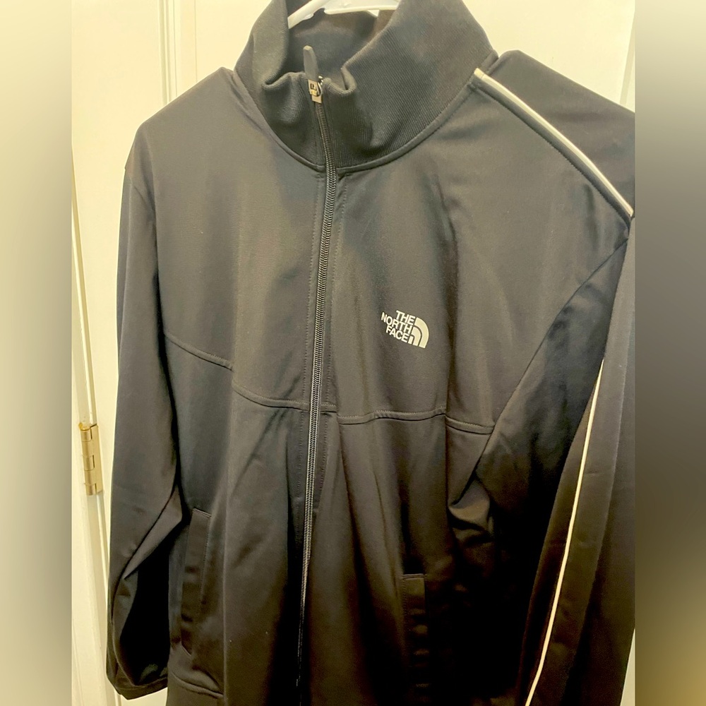 Men’s medium Nortface zip up running jacket